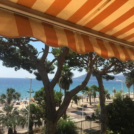 Terrace Front & Sea View アパート *